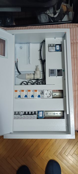Продам кабель ВВГнг 3*1.5 мідний ,Щиток металевий з лічильником на 42 модулі