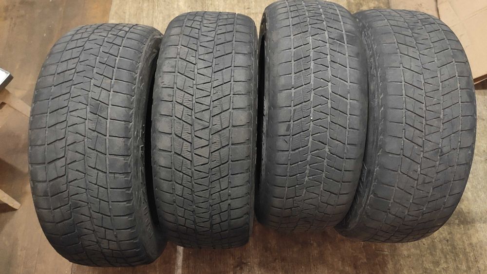Зимові шини Bridgestone Blizzak DM-V1 225/60 R17 99R SUV