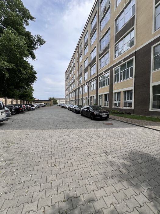 Продаж квартир гуртом в новому будинку неподалік центру