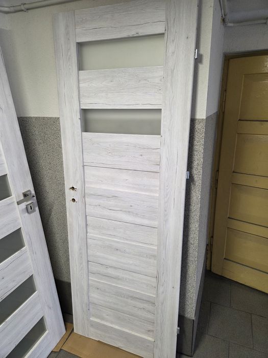 Drzwi pokojowe lewe 80, 1szt.,  łazienkowe prawe 70, 1 szt.