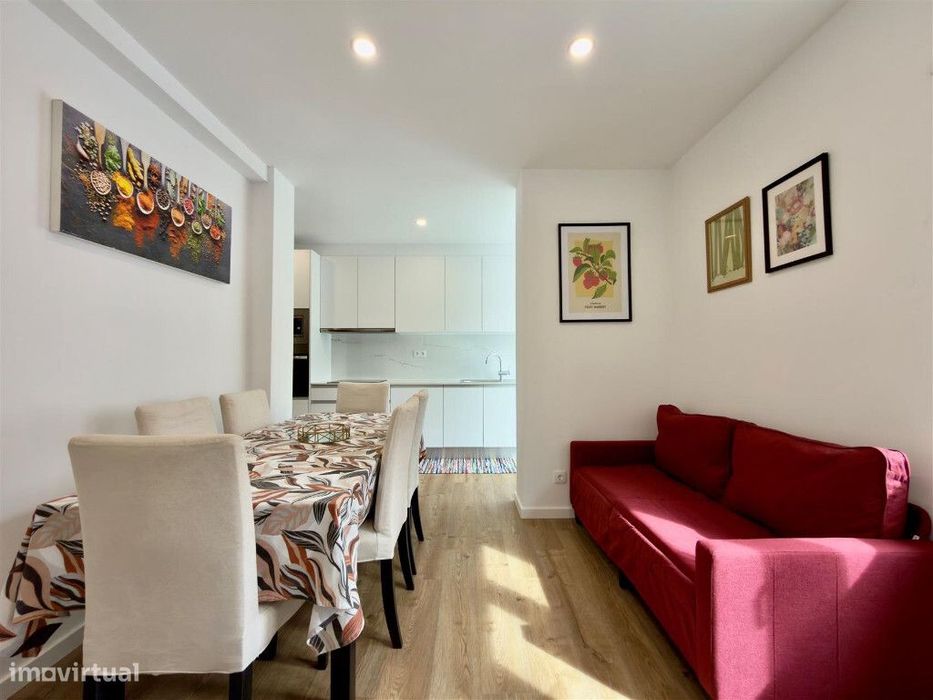 Apartamento T4 com garagem na Guarda Inglesa, Santa Clara