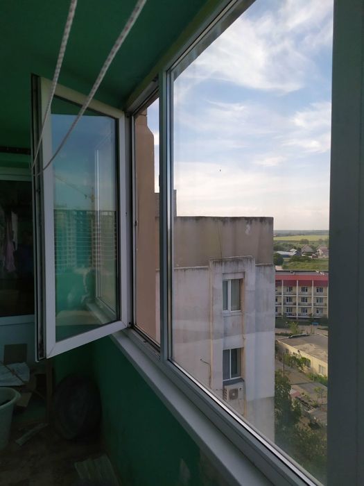 Продам 2 металлопласиквых окна бу