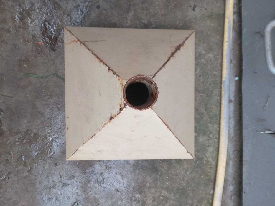 Приемный бункер для сыпучих материалов 370 мм на 370 мм высота 430 мм