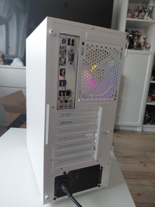 Tani Komputer gamingowy i5-4440/16GB RAM/120 GB SSD/RGB (Baza)