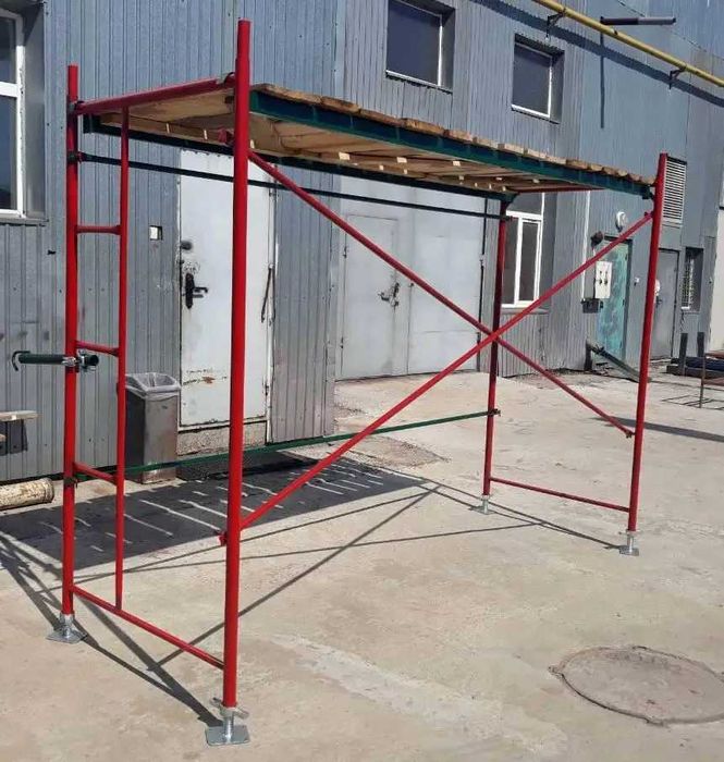 Вишка тура. Строительные леса. Ліса. Будівельне риштування. Риштовка.