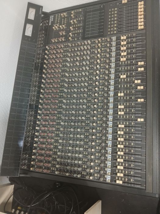 VENDO Mackie 24 8 bus