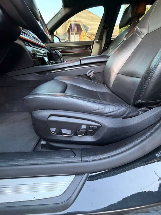 Бмв. Bmw 7 автомобіль