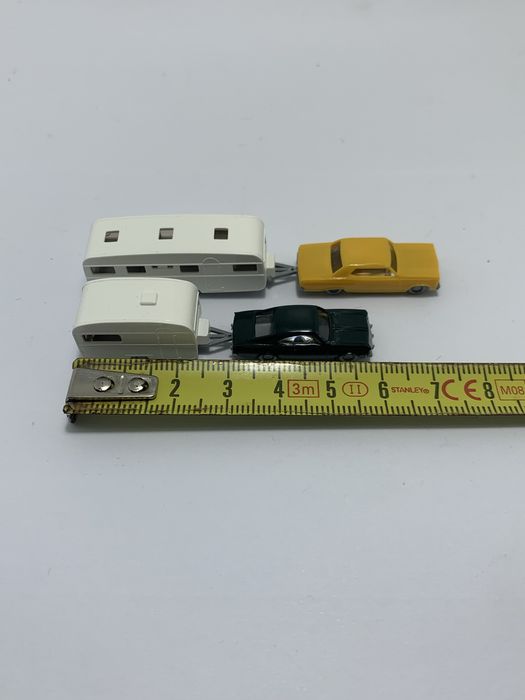 Carros com caravana Wiking escala 1:160