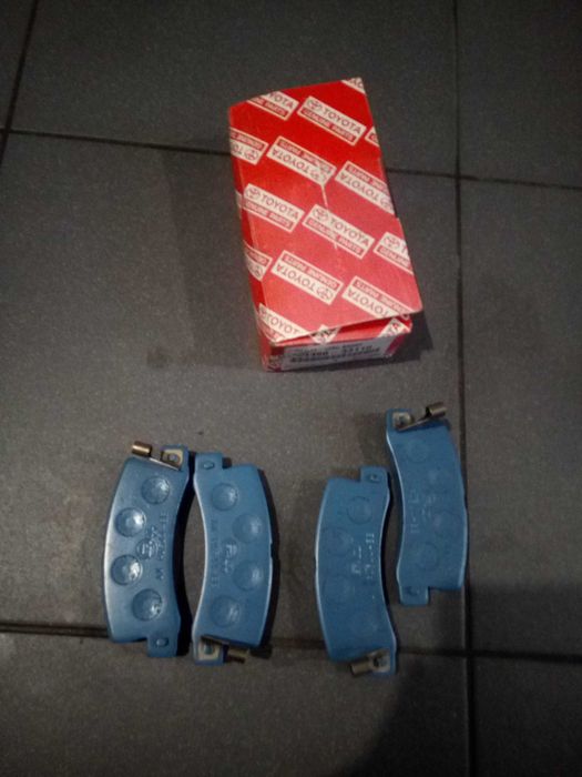 avensis t22 99-03 KLOCKI HAMULCOWE tył oryginał OE