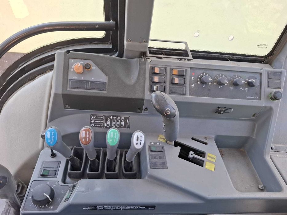 Ciągnik Valtra t120