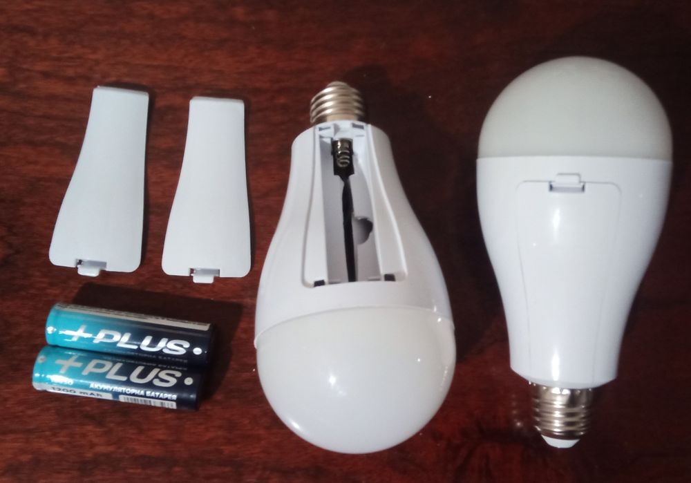 Лампа аварійного освітлення Акумуляторна лампа Е27 з  2 акум 18650