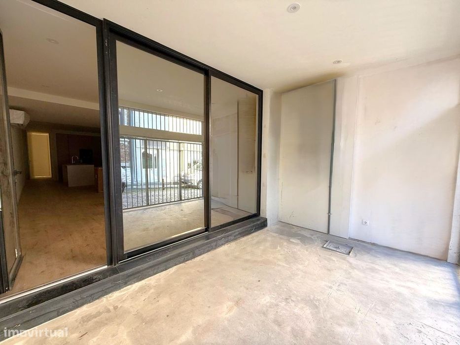 T2 remodelado e equipado c/ alpendre no Porto — Lordelo Do Ouro E Massarelos, Porto