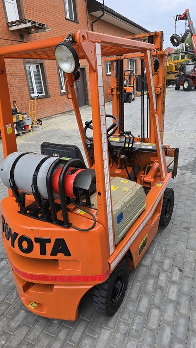 Toyota Кара навантажувач Тойота вилковий навантажува TOYOTAч