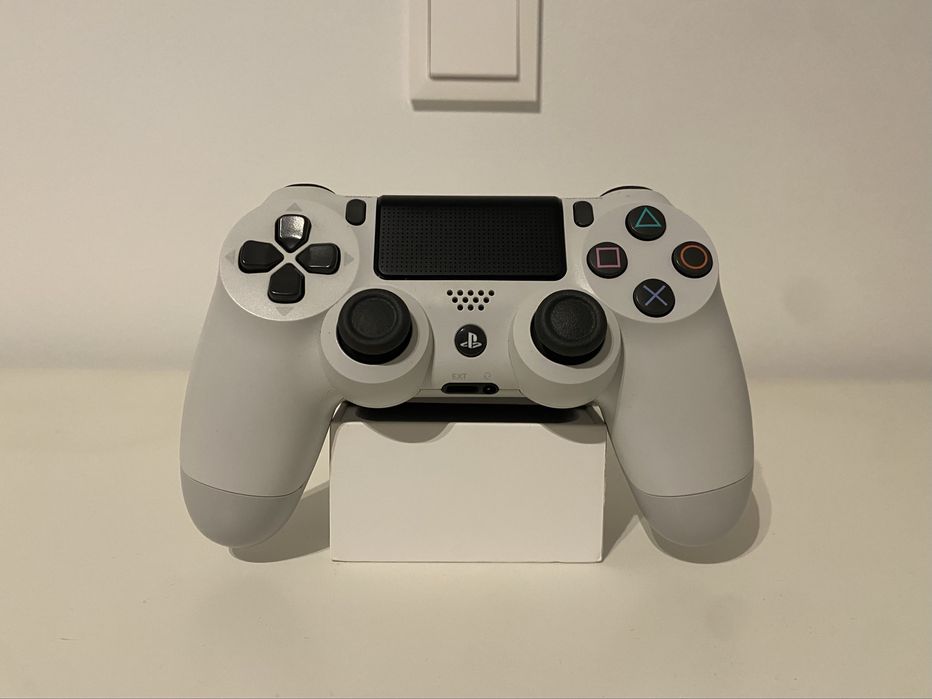 PS4 + Comando + Suporte