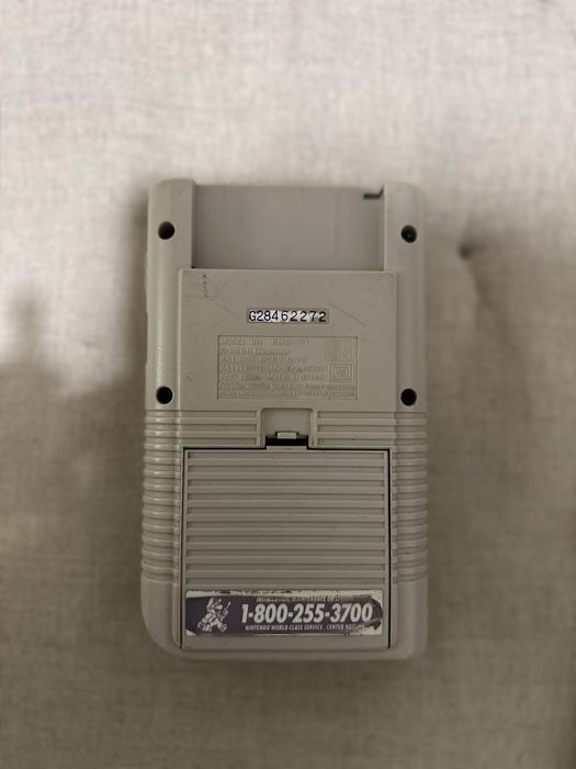 Nintendo Game Boy original e computador de xadrez Saitek Kasparov