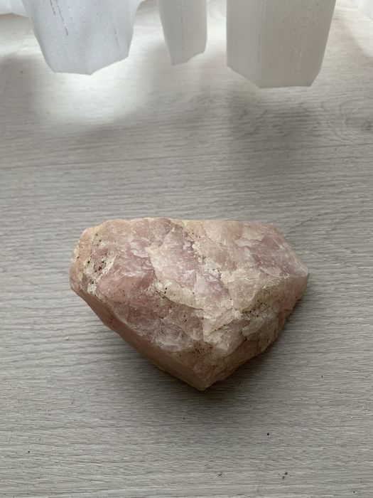 quartzo bruto natural rosa de 721 gramas