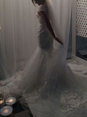 Весільна сукня.