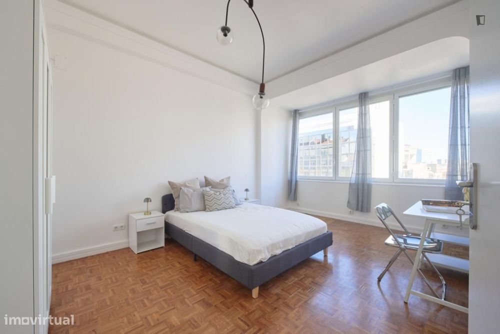 Quarto - localizado em Entrecampos Lisbon
