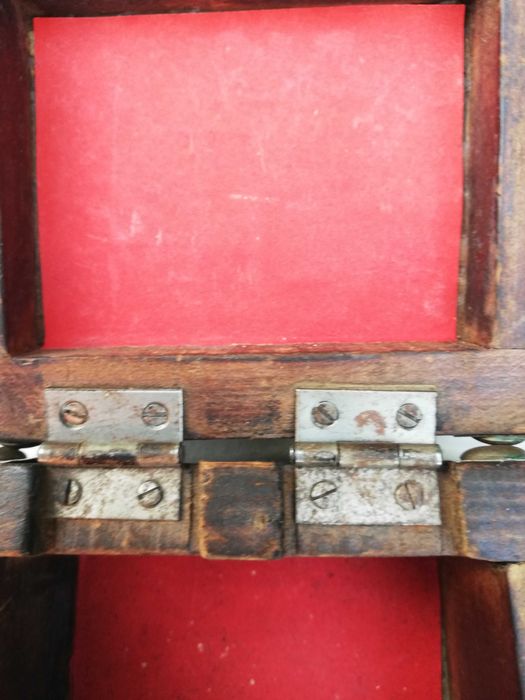 Drewniana szkatułka, kuferek na drobiazgi, biżuterię.