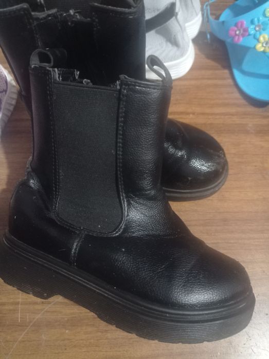 Продаю сапожки, кроссовки, босоножки, тапочки, макасины, р.26