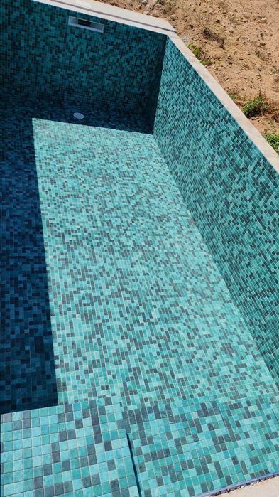 Professional Tile Installer526216490627911687