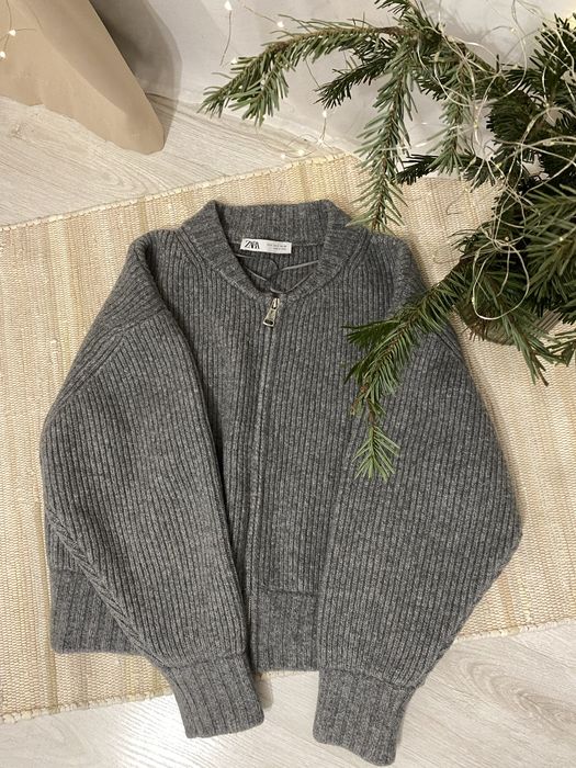 Сірий вʼязаний светр на боискавці кофта кардиган бомбер zara