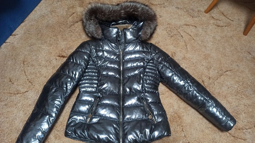 Модная короткая куртка.