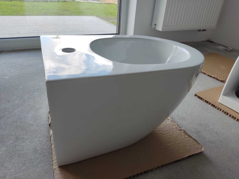 Bidet podwieszany