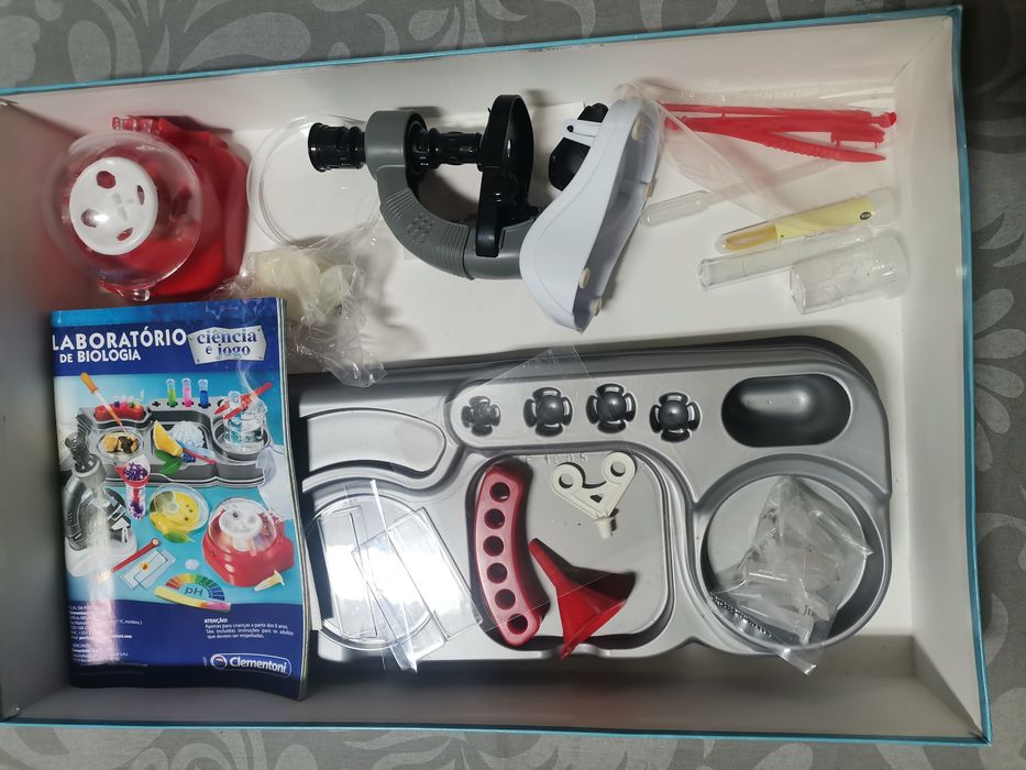 Jogo de laboratório de biologia
