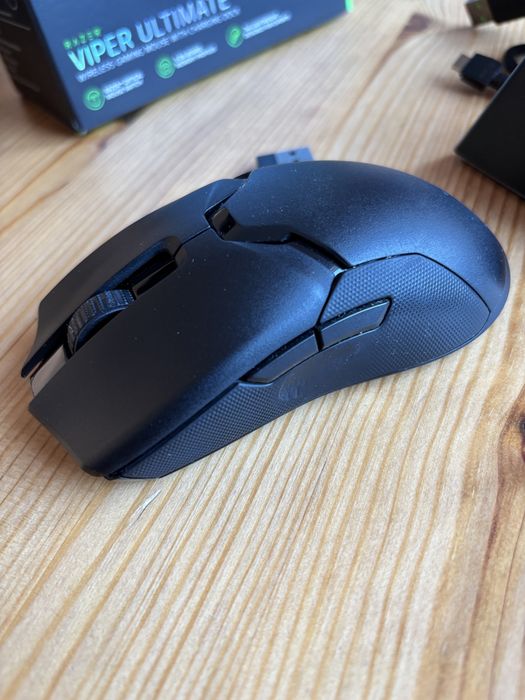 Razer Viper Ultimate sem fios com dock de carga e caixa