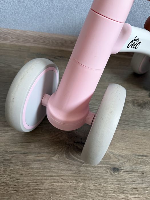 Велобіг рожевого кольору otto