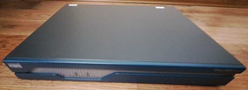 Router CISCO 1841, 1U