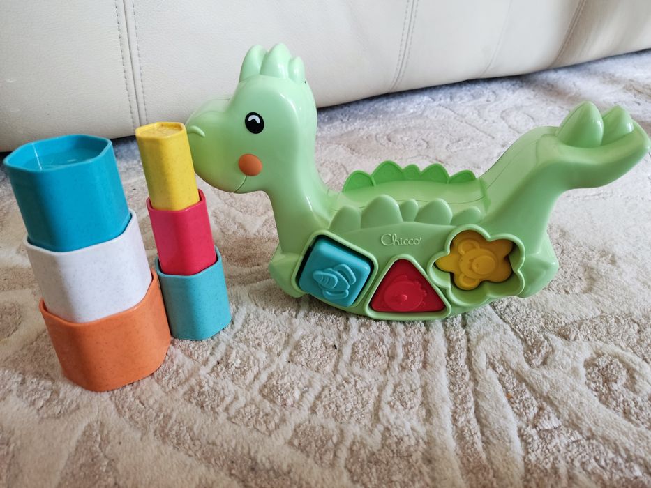 Chico balansujacy dinozaur