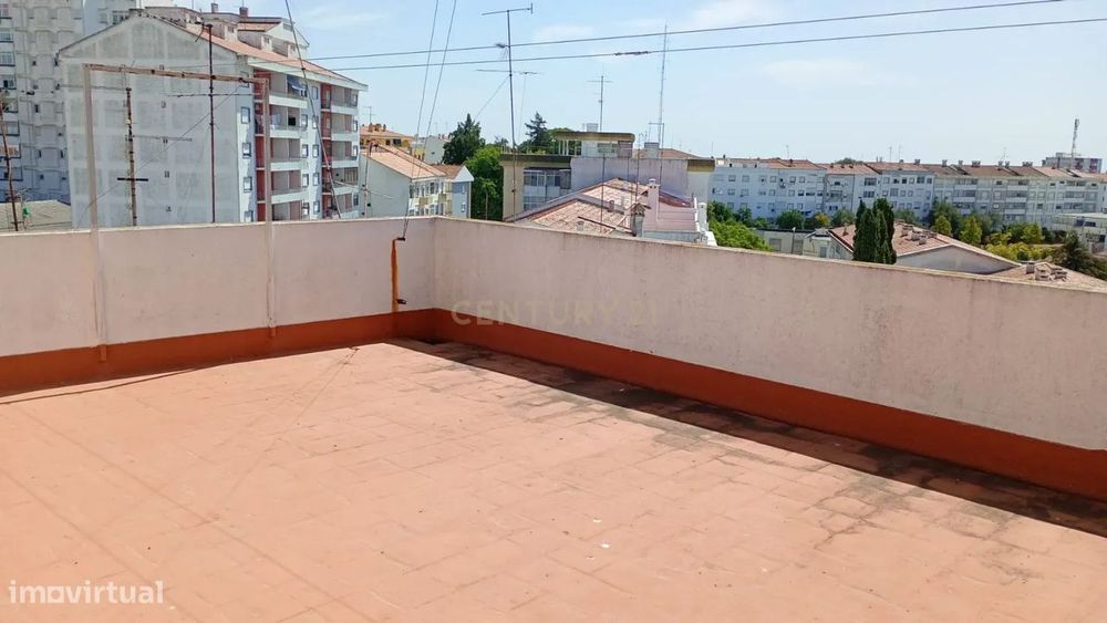 T2 - Oportunidade em Beja: Apartamento Totalmente Remodelado no 6º And