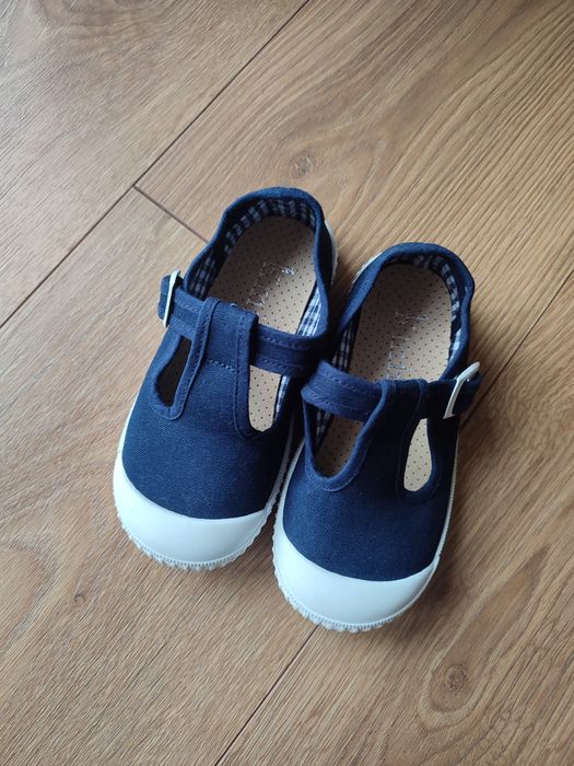 Granatowe trampki