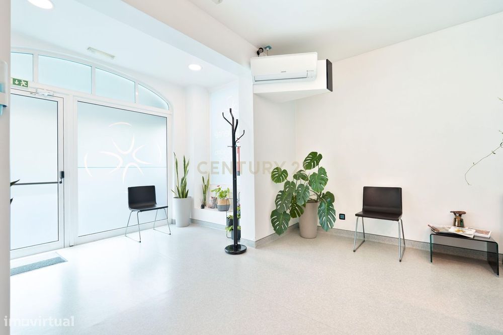 Clínica Dentária Equipada no Centro de Portimão – Oportunidade de Inve