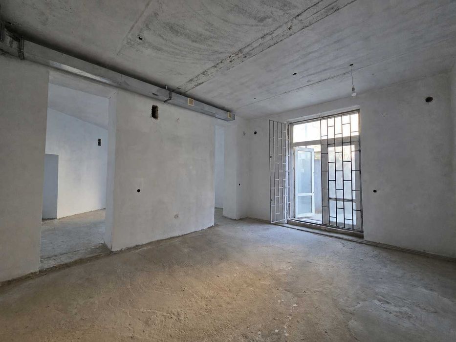 Оренда фасадного приміщення 245 м², 1-й поверх, Плугова 6А (від власника)
