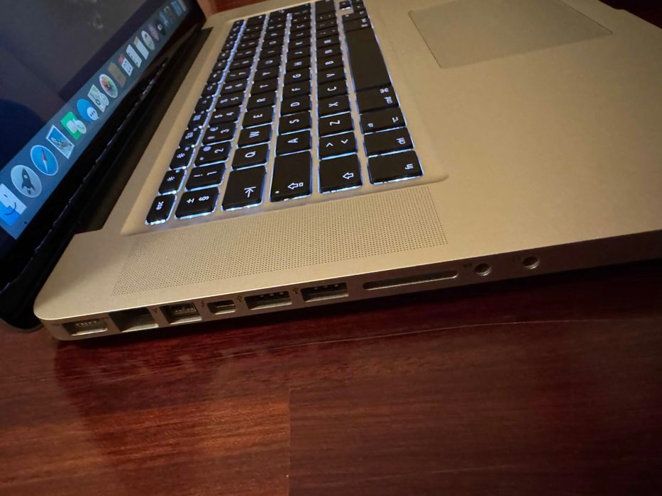 MacBook Pro 15” i7 | 16GB RAM | SSD 1TB