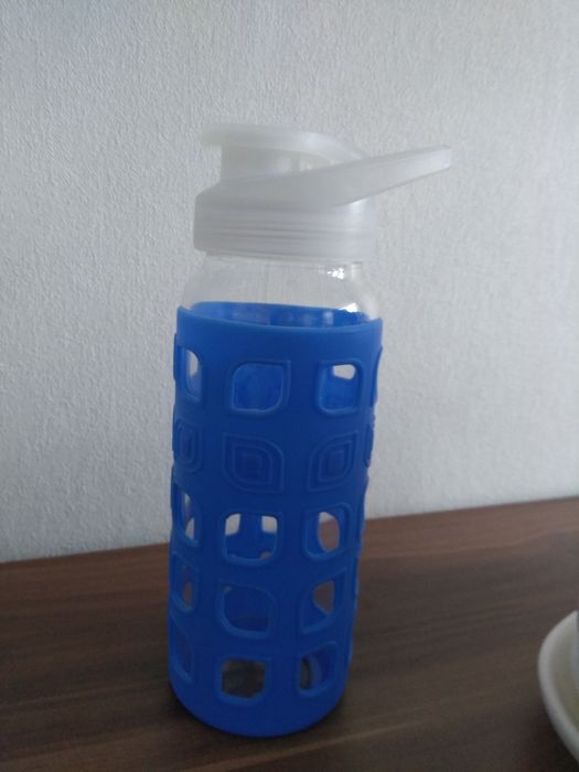 Butelka szklana na wodę bidon 500 ml w silikonowej osłonie