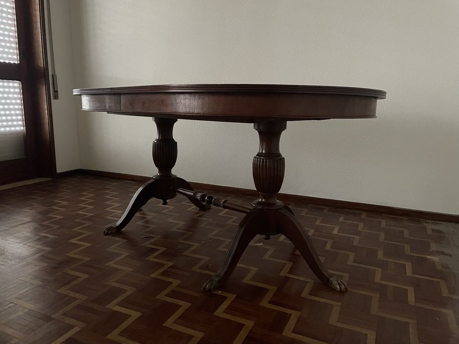Mesa oval de sala de jantar