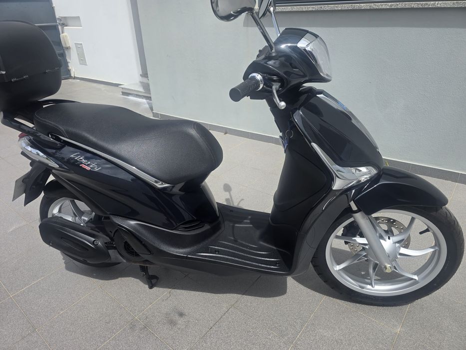 Scooter Piaggio Vespa 125 (como nova)