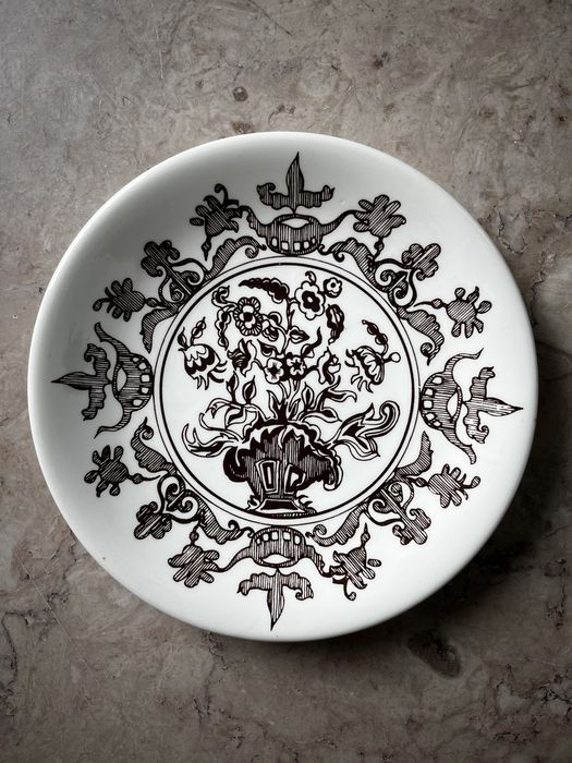 Belíssimo e raro prato antigo