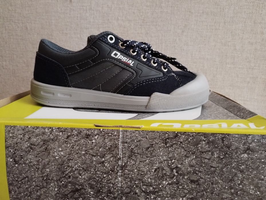 Nowe Buty robocze z noskiem bezpieczne opisal 40