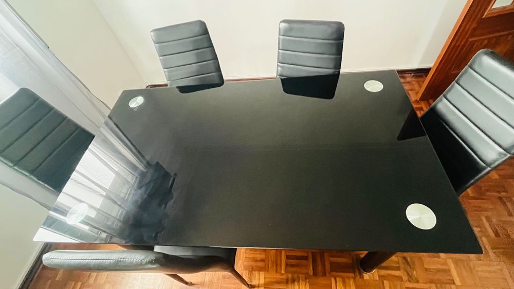 Mesa com cadeiras