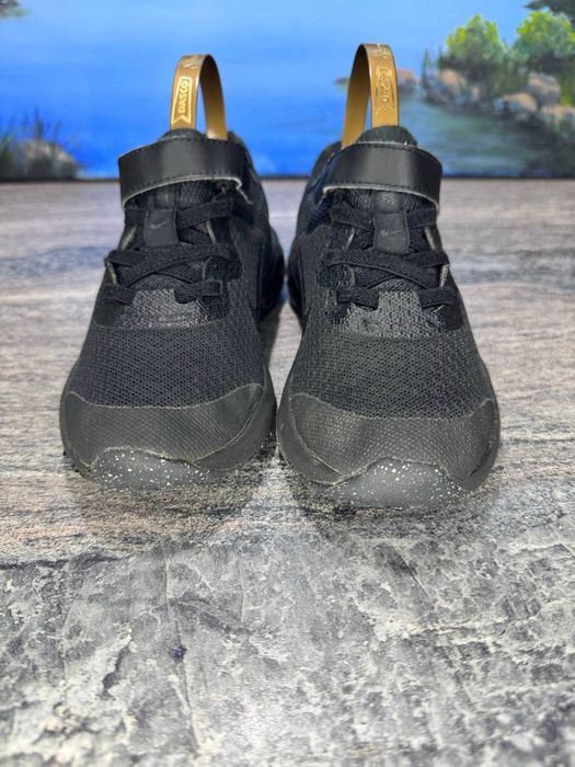 Кросівки Nike Revolution 6 NN розмір 27.5 устілка 17.5
