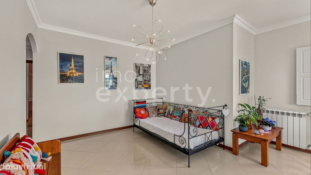 Moradia com 3 suites e piscina coberta a 10 min das praias da Ericeira