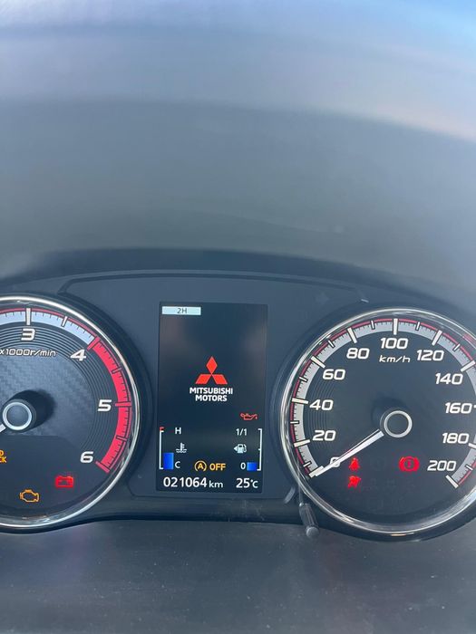 Mitsubishi L200 Strakar 2021 4x4 — 25.000 km