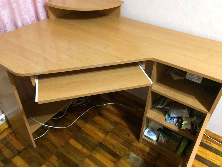 Стіл кутовий копьютерний офісний письмовий