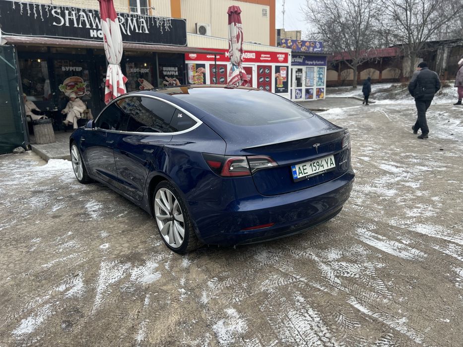 Продам  теслу 3 перфоменс
