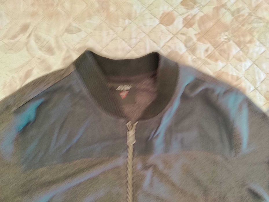 Casaco Guess tam. L em ótimo estado
